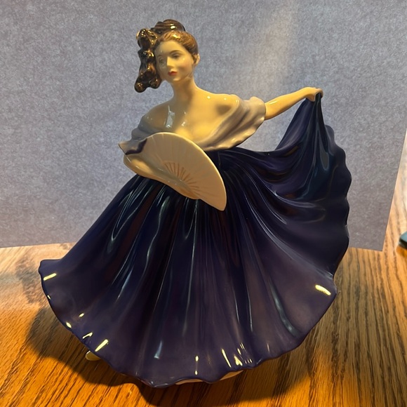 Royal Doulton Other - Royal Doulton Elaine Figurine